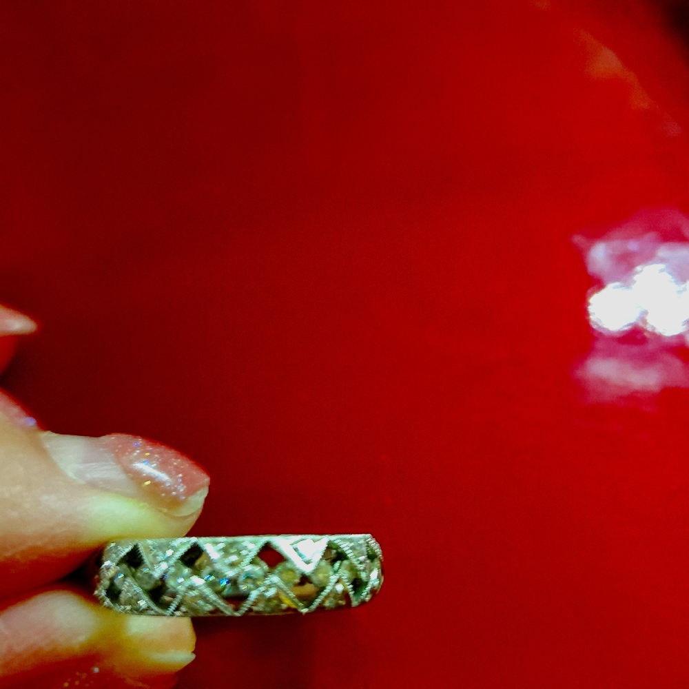 18k white gold and diamond band ring